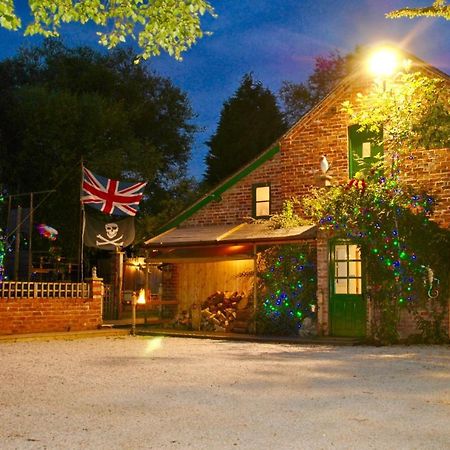 Squirrel Barn Villa Milwich Bagian luar foto
