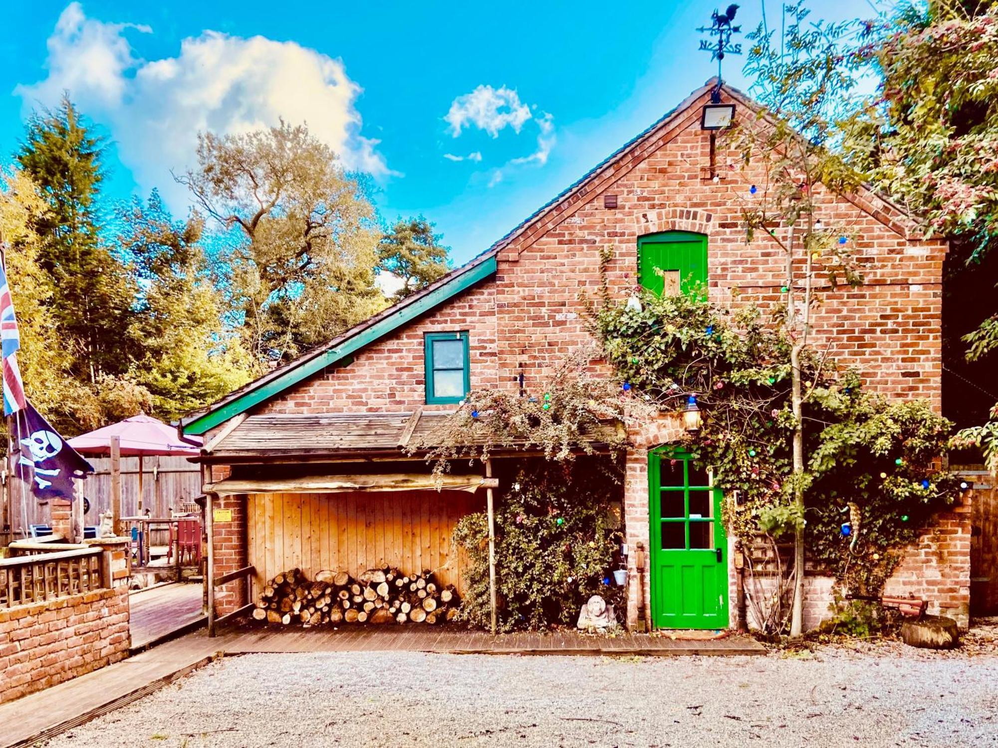 Squirrel Barn Villa Milwich Bagian luar foto