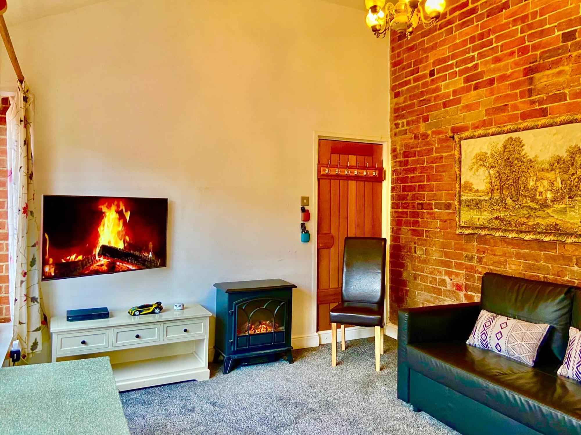 Squirrel Barn Villa Milwich Bagian luar foto