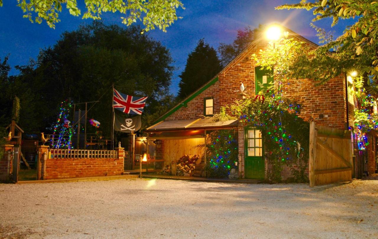 Squirrel Barn Villa Milwich Bagian luar foto