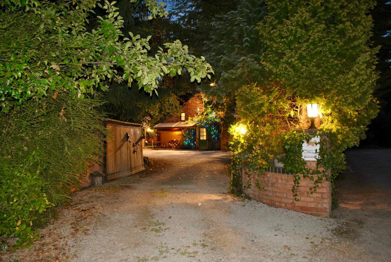 Squirrel Barn Villa Milwich Bagian luar foto