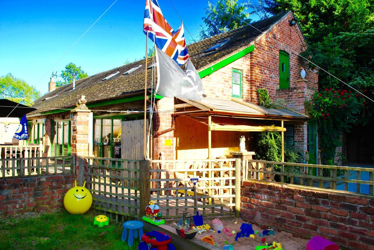 Squirrel Barn Villa Milwich Bagian luar foto
